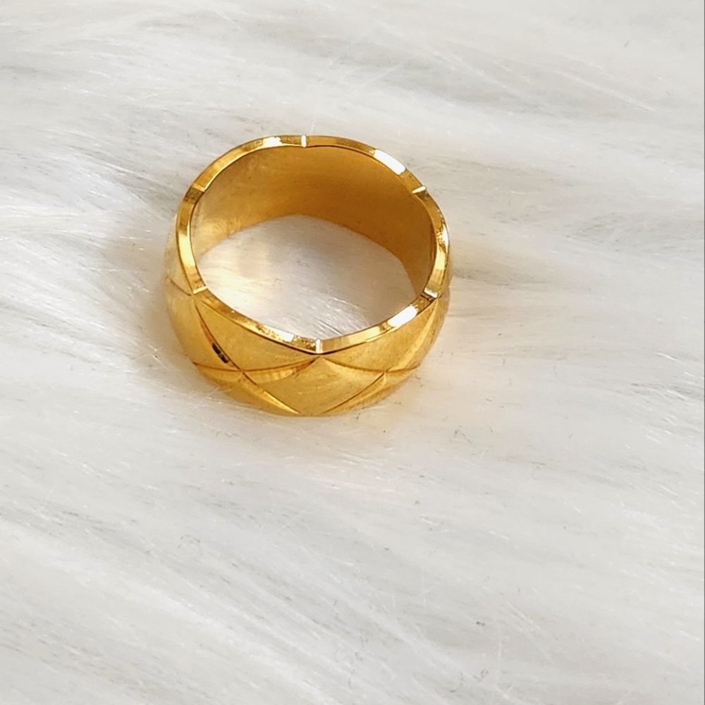 chan gold chunky ring size 7